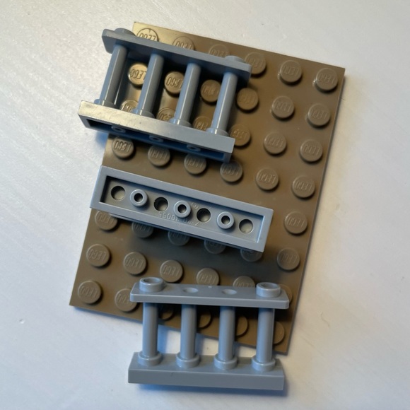 LEGO City Police Replacement Pieces - Doors 60621, Bars 30055, Plate 4151 - Picture 7 of 14